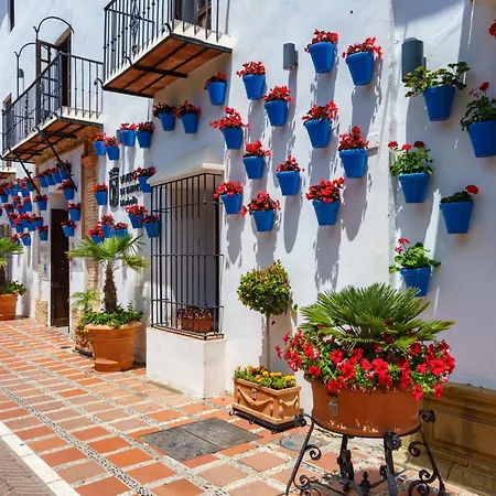 Pueblo Arabesque